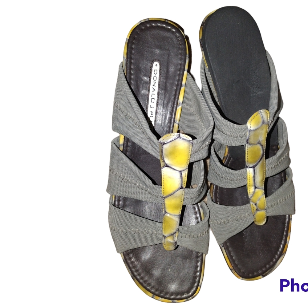 Donald J. Pliner Women's Gray Strap Sandals Mules Unique Embossed Design Sz 8M.
